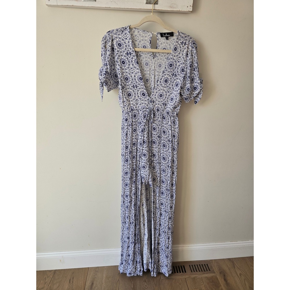 Lulus Maxi Dress Blue & White Boho Floral Maxi Tie Waist Deep V Cottagecore